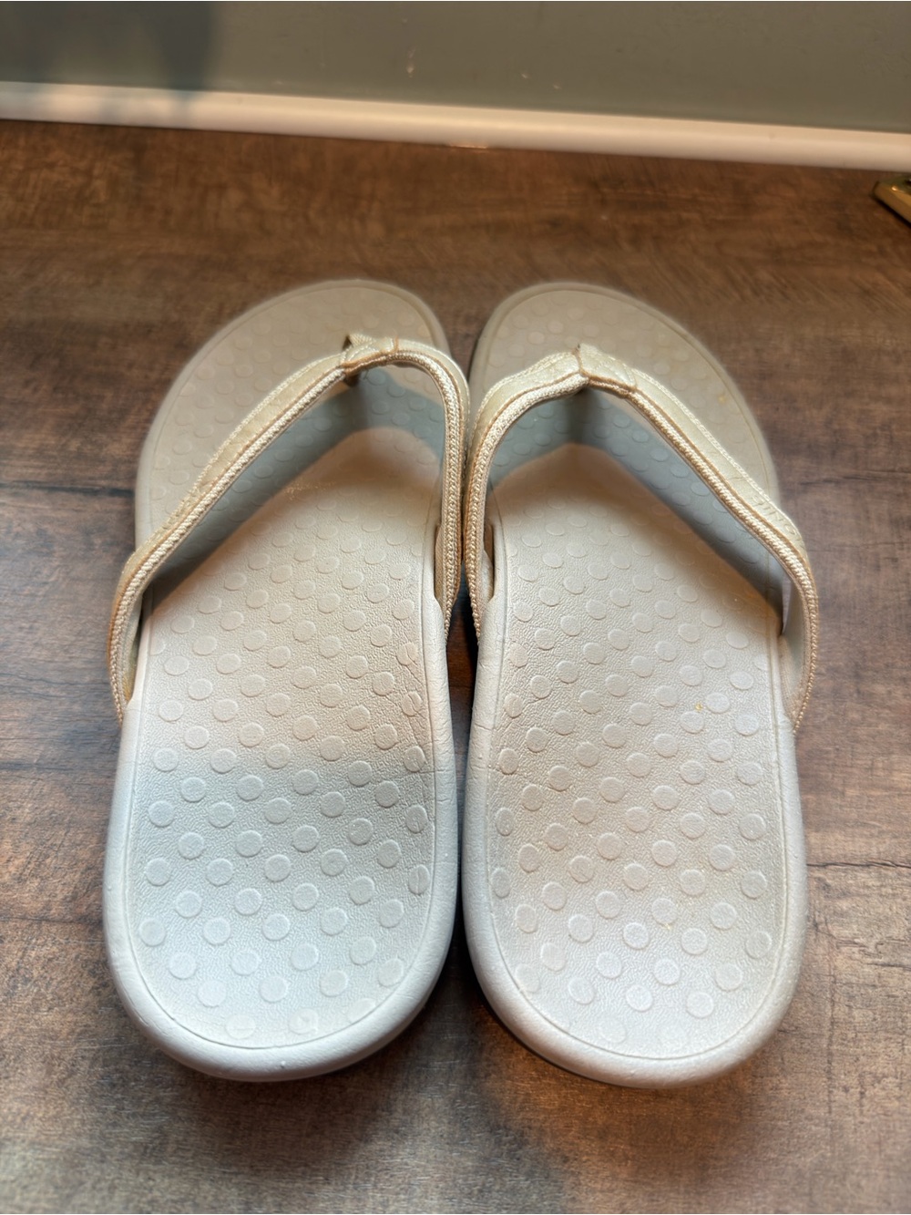 Vionic Women’s Toe Post  Orthotic Arch Support Yellow WhiteSandals Thongs Size 8 - Picture 2 of 8